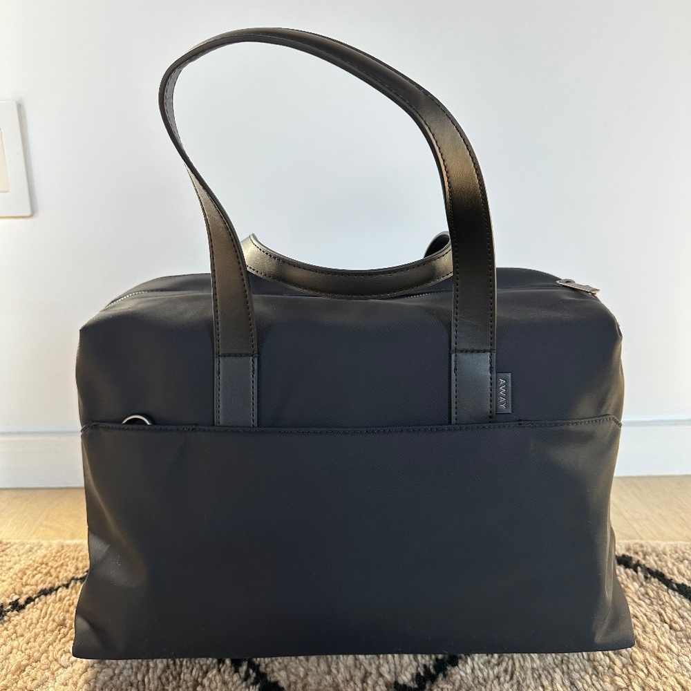 Away's The Everywhere Bag (in Black, brand new, never used without tags)